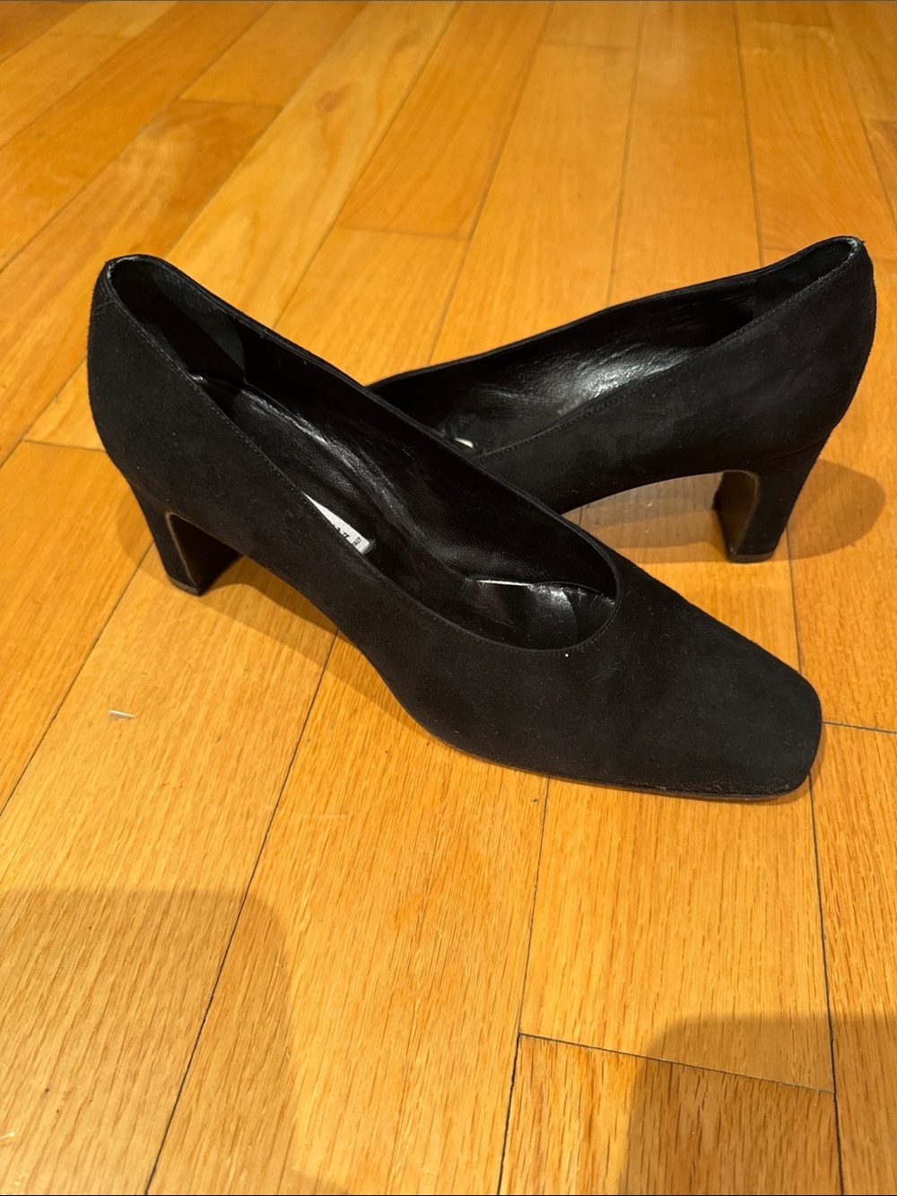 vintage Giorgio Armani suede block heel. Narrow feet